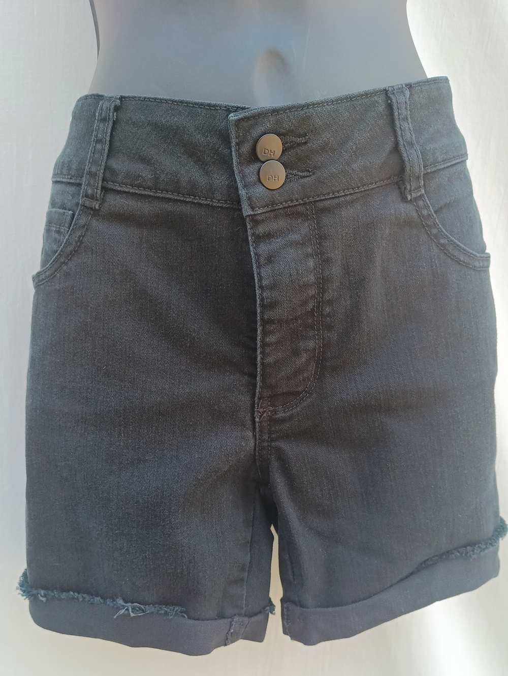 Women's Deep Black Durable Mid-Rise Denim Shorts with Rolled Hem